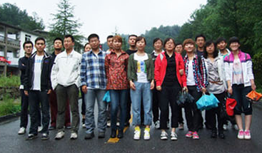 青峰網(wǎng)絡(luò)2011年全體員工洛陽老君山、追夢(mèng)谷兩日游報(bào)道